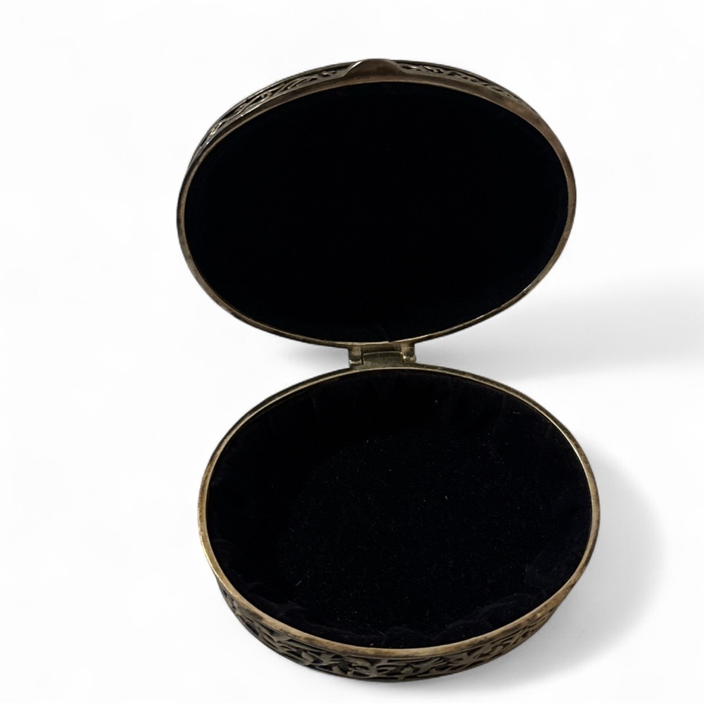 Vintage Oval Metal Trinket Jewelry Box Embossed Scrollwork Velvet Lined - Picture 2 of 6